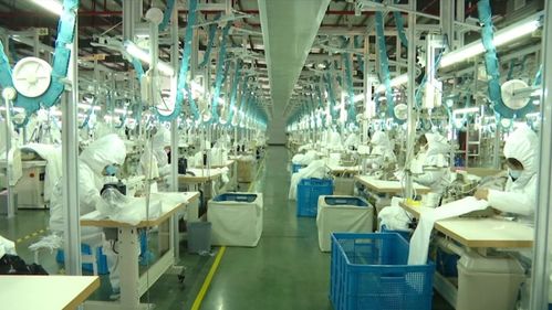 服裝廠緊急轉(zhuǎn)產(chǎn)防護(hù)服，員工傾情奉獻(xiàn)共克時(shí)艱